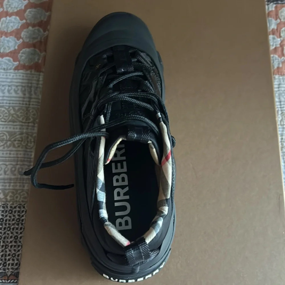Burberry Shoes all black - Picture 3 of 5